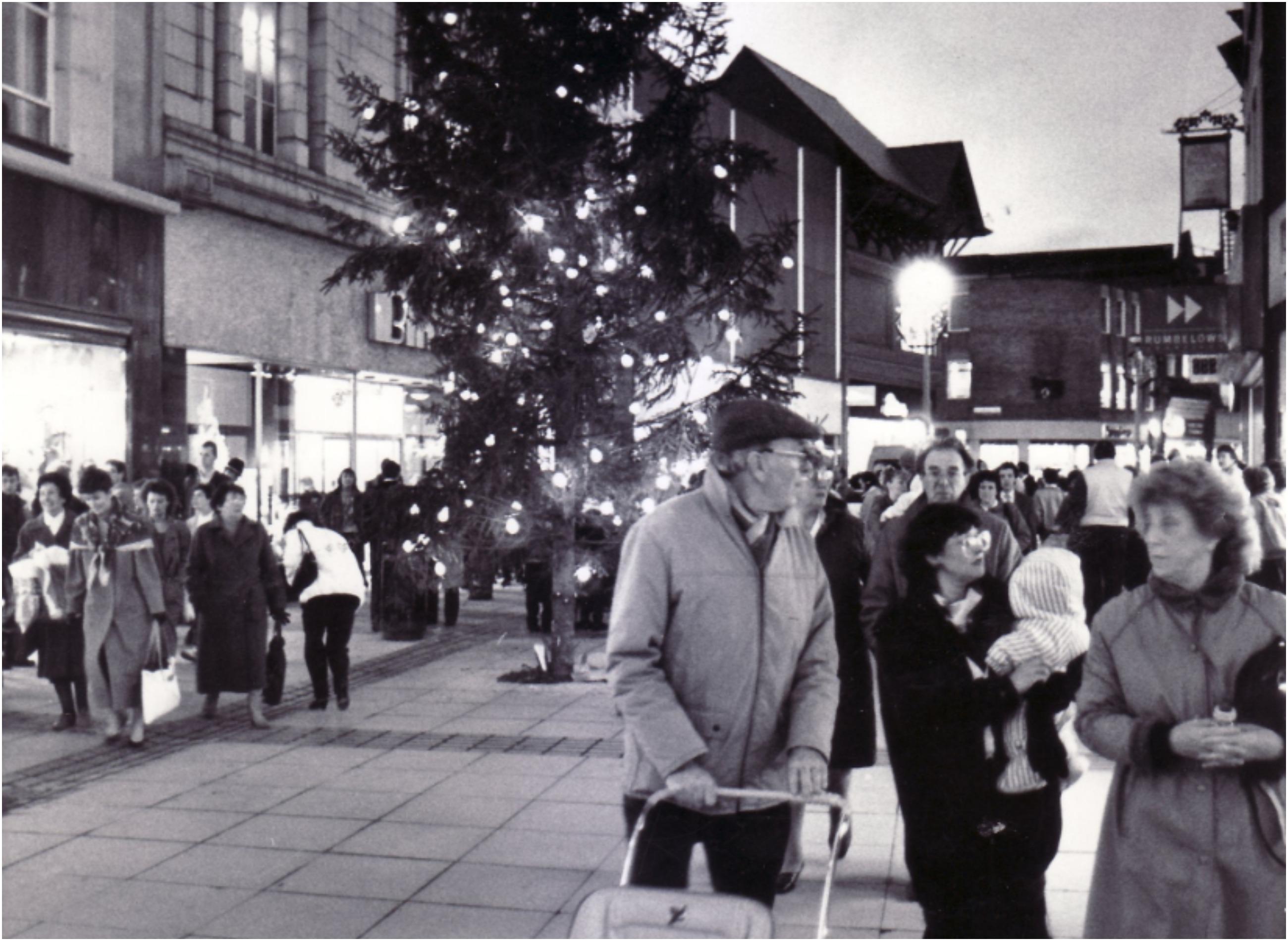 A busy day in Baxtergate in Doncaster in the 1980s.