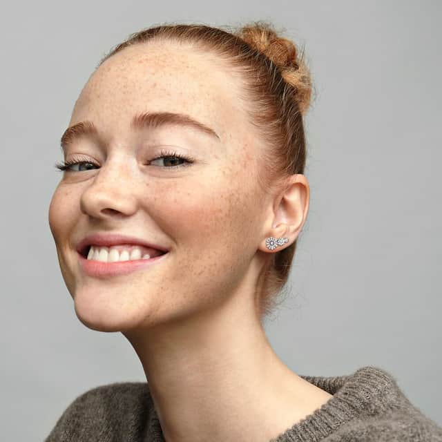 <p>Sparkling Daisy Flower Trio Stud Earrings</p>