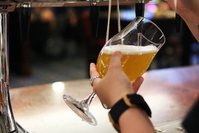 A team of US scientists have worked out how to eliminate excess foam when pouring a beer.
