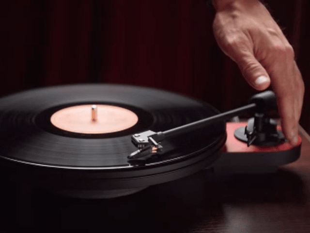 Vinyl record player