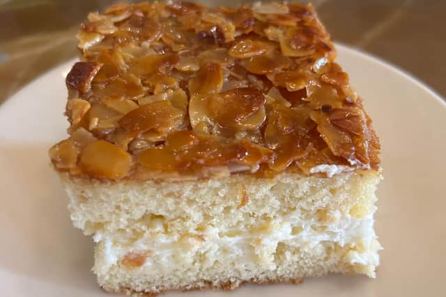 Bienenstich at St Kitabevi cafe