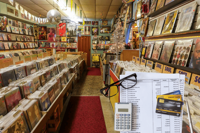 A recent survey has concluded the most ideal price point musicians should consider selling their merchandise to their fans for.