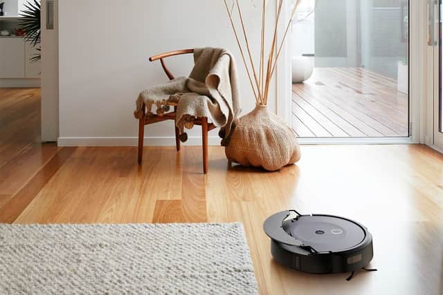 The retractable mop head means no cleaning fluid makes it on to carpets and rugs
