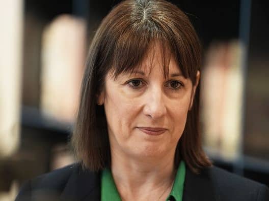 Rachel Reeves facing new issue as UK firms are pausing or paring back hiring plans thanks to poor economic outlook and rising payroll costs.