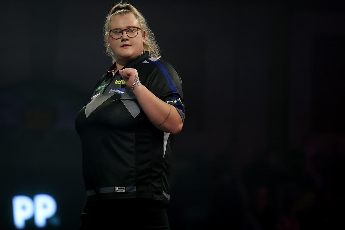 Doncaster Dartstar Beau Greaves schreibt Geschichte: Sie qualifiziert sich ...