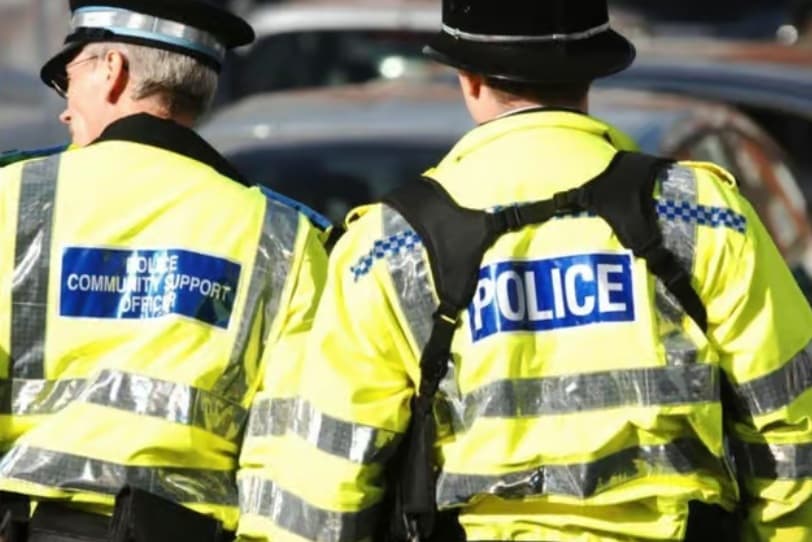 Polizei in Doncaster auf Anti-Einwanderungsdemonstration und ...