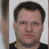 Police hunt for wanted burglar who absconded from Hatfield prison