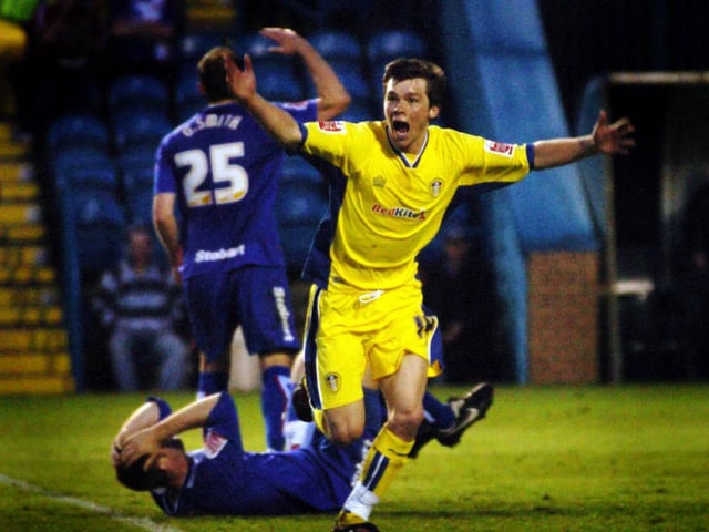 Local hero Jonathan Howson struck a 90th-minute goal to book his side a spot in the League One play-off final.