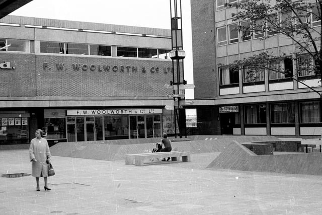 Queen's Court in the middle of Seacroft shopping centre circa 1967. The Leeds Industrial Co-operative Society supermarket is on the left followed by Woolworths.