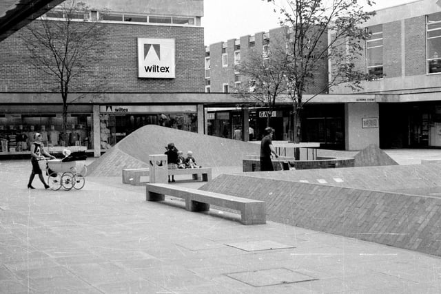 Another view of Queen's Court in 1967. Wiltex ladies' and mens' wear is on the left. Next to this is Fountain Walk which leads to the Market Place.