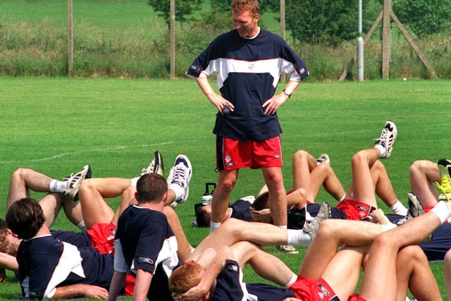David Moyes supervises a stretch session during pre-season training
