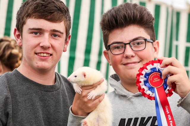 Judge Robbie Welford with 1st place ferret and owner Billy Ewart.