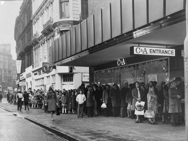 The queue on Boar Lane for the C&A sales on New Year's Day in 1973.