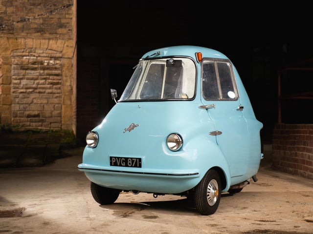 The Scootacar was available in many colours - red with grey interior trim; larkspur blue with blue trim or ivory with light brown trim.
