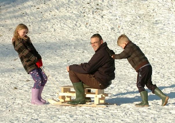 Martin Baldwin with his children Sian and Rian enjoying the snow in Avenham and Miller Park