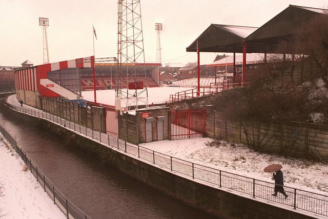 January 12th 1999 - A winter scene as snow fell over Central Park, Wigan.