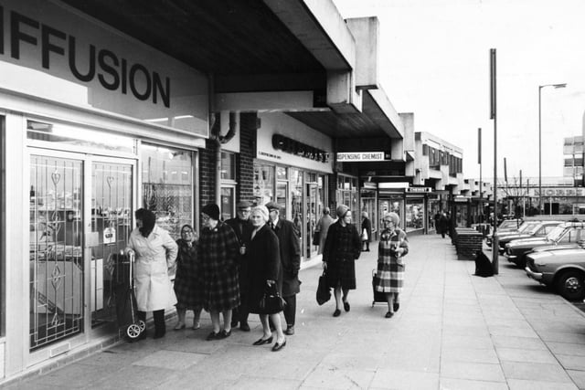 A busy Bramley Shopping Centre in December 1979.