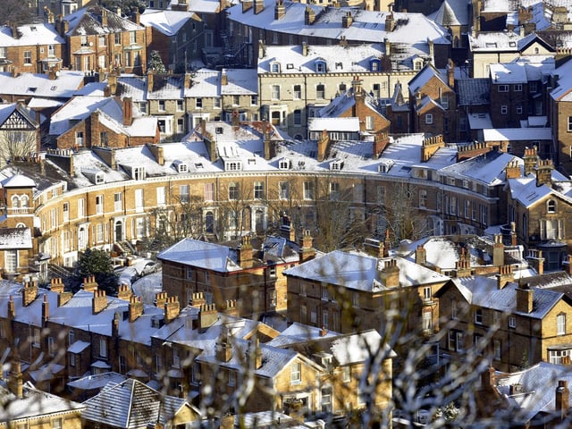 Snowy rooftops in Royal Crescent as seen from Oliver's Mount, 100781f.