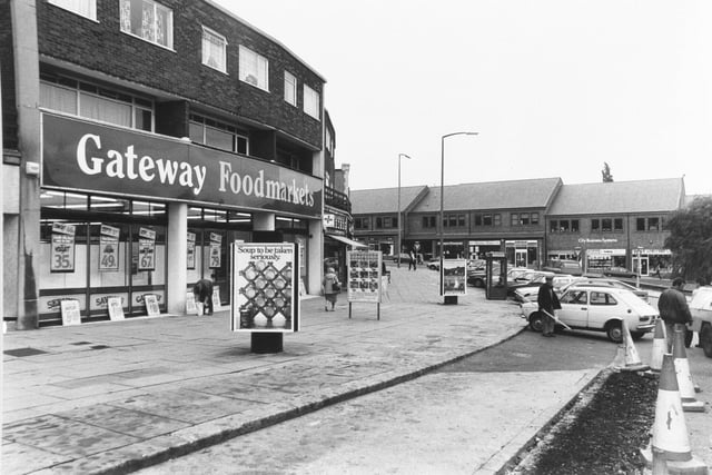 Does this parade of shops look familiar? Chapel Allerton in October 1985.