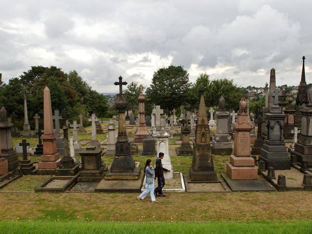The famous cemetery scenes in the series surrounded by iconic Victorian funerary landscape take place at the Undercliffe Cemetery in Bradford.