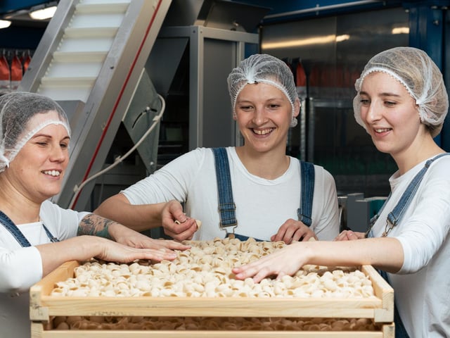 Preparing the pasta