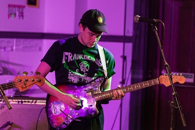 The band play guitar heavy alternative, experimental rock tunes akin to: Sonic Youth, Pavement, The Fall, Pixies, Parquet Courts