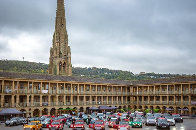 The Minis at The Piece Hall. Photo by Ellis Robinson