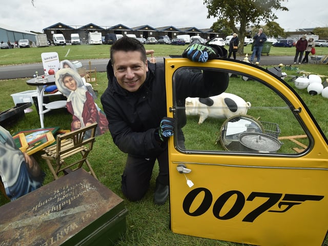 Antiques Fair at the Arena East of England showground. Peterborough dealer Flav Cipriano with a 2CV door EMN-200210-181539009