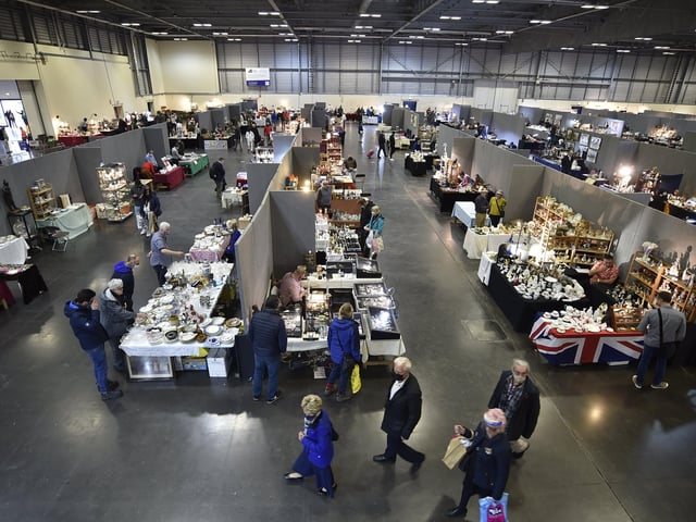 Antiques Fair at the Arena East of England showground EMN-200210-181337009