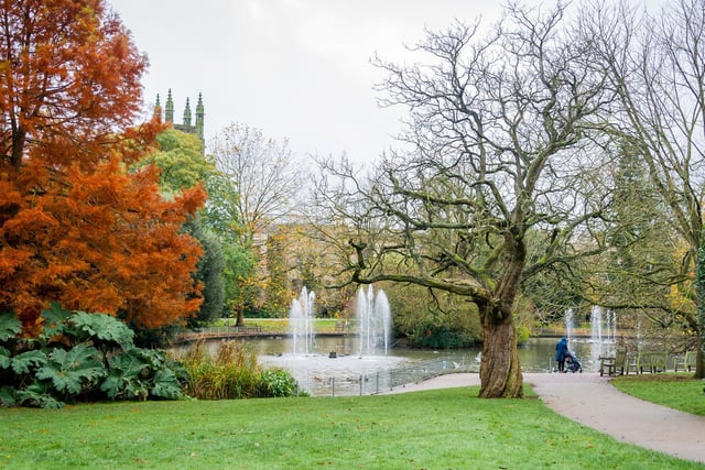 Photos of the beautiful autumn colours in Jephson Gardens, Leamington.