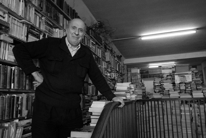 John Philipps in his shop SUS-210704-095146001