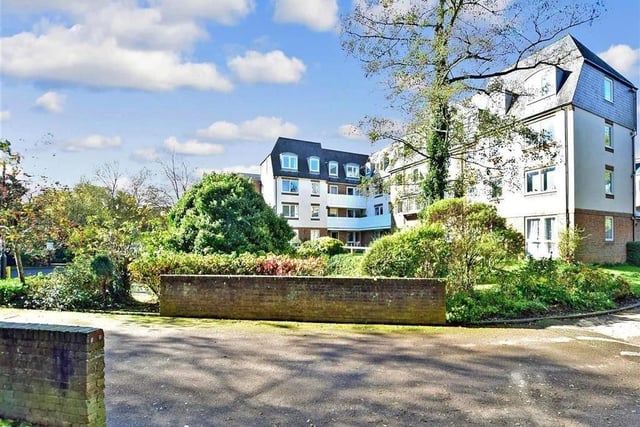 Mill Bay Lane, Horsham, RH12.
1 bed flat for sale for £124,950.
This top floor retirement flat is in a great central location, perfect for those that want to be close to entertainment, shopping and amenities. There is no onward chain so the property is ready to move into.
Photo from Zoopla.