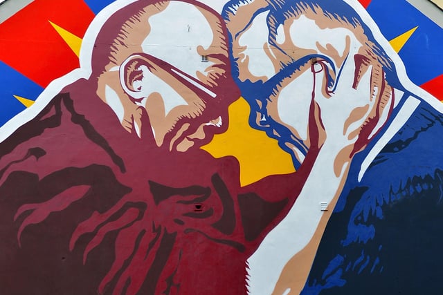 A new mural at Great James Street, created by local artists UV Arts, depicts the friendship between His Holiness the Dalai Lama and Derry local man Richard Moore.  DER2105GS – 04