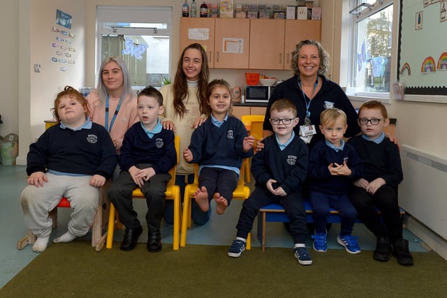 Ms Edwards (on the right) P1 class at Ardnashee Primary School. Included in the photo are Oshiana McAdam and Katrina Gallagher. DER2140GS – 016
