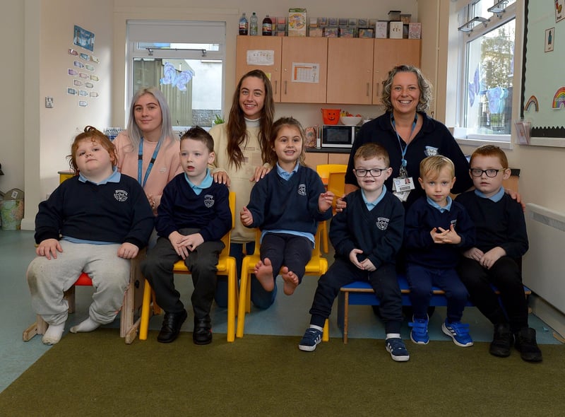 Ms Edwards (on the right) P1 class at Ardnashee Primary School. Included in the photo are Oshiana McAdam and Katrina Gallagher. DER2140GS – 016