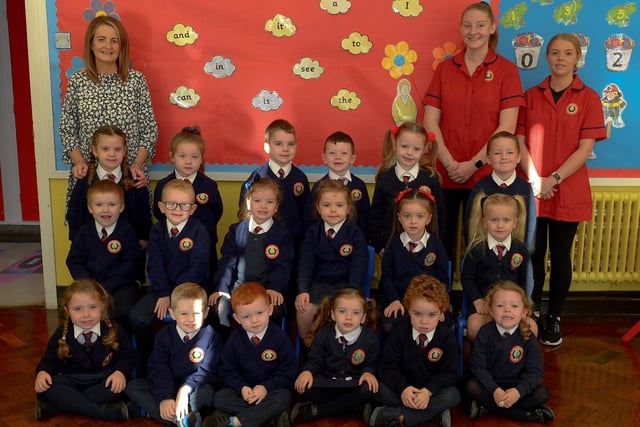 Holy Child Primary 1 class with teacher Miss McCartney (left) and classroom assistants Miss Roberts and Miss Duffy.  DER2139GS - 027