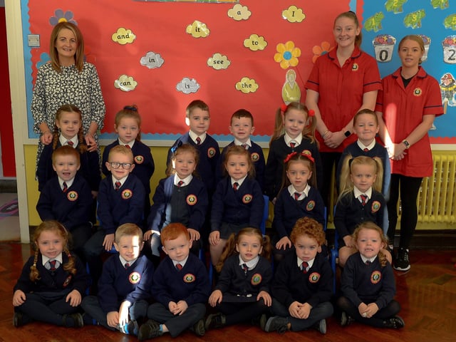 Holy Child Primary 1 class with teacher Miss McCartney (left) and classroom assistants Miss Roberts and Miss Duffy. DER2139GS - 027