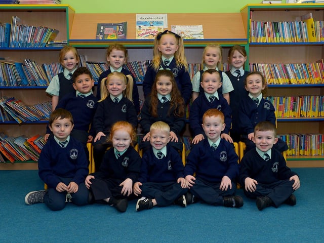 Mrs Connolly and Mrs Lynch’s P1 class at Long Tower Primary School. DER2140GS – 002