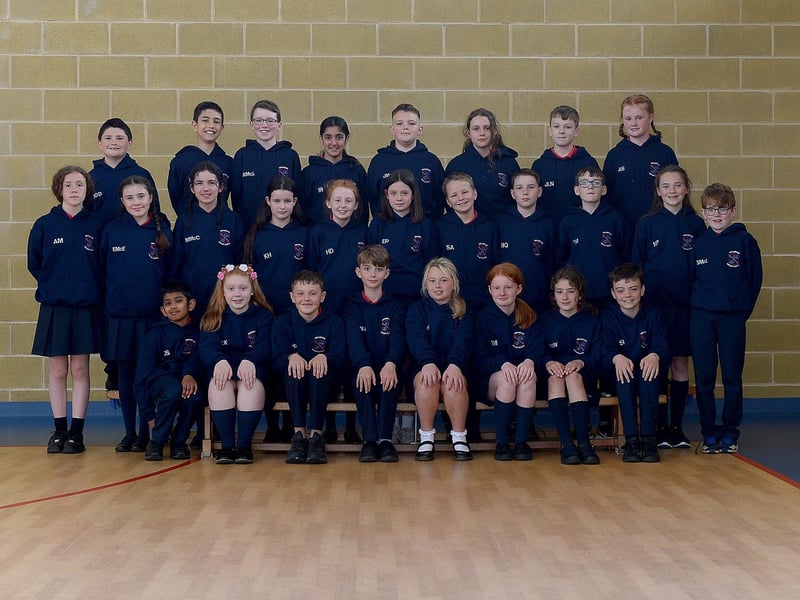 Mrs Gillespie’s P7 class at Broadbridge Primary School, Derry. DER2123GS – 067