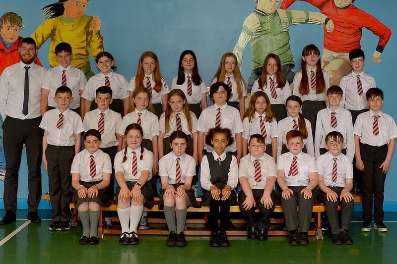 Mr F. Lagan with his P7 class at Holy Family Primary School, Derry. DER2123GS – 048
