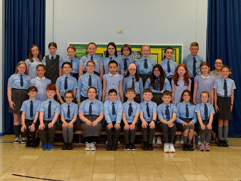 Mrs E. Meehan with her P7 class at St Anne’s Primary School, Derry. DER2123GS – 041