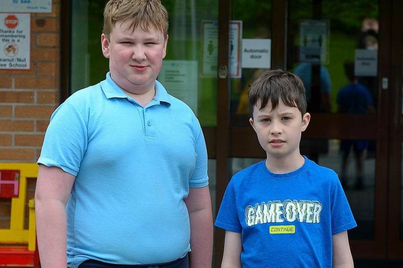 P7 pupils Liam McLaughlin and Caolan Quigley at Ardnashee Primary School, Derry. DER2124GS – 009