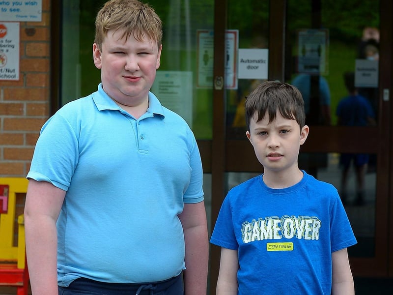 P7 pupils Liam McLaughlin and Caolan Quigley at Ardnashee Primary School, Derry. DER2124GS – 009