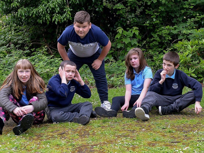 Mr Tomás McCrossan’s P7 class at Ardnashee Primary School, Derry. DER2124GS – 008