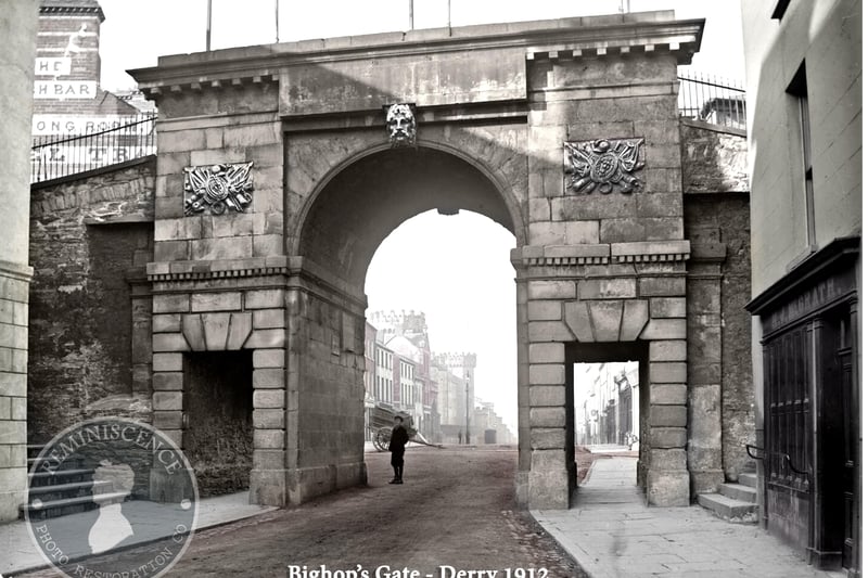 Bishop’s Gate in Derry circa 1912.