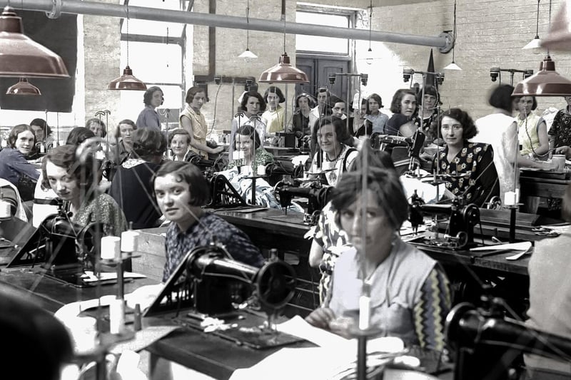 W J Littles Factory - 1925 (Distillery Brae) - a photo of the famous factory girls in Derry.