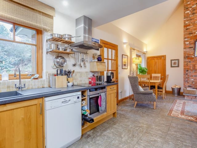Rose Cottage - kitchen.