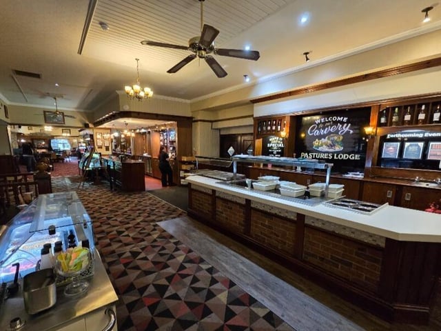 The large carvery facility within Pastures Lodge.