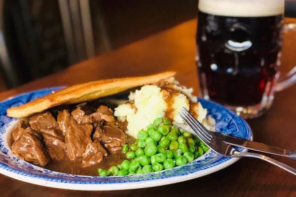 Meat pie with mash and peas.