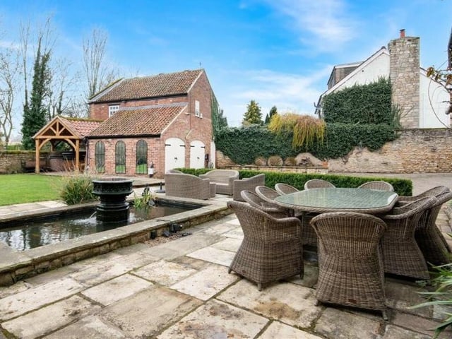 Landscaped gardens have patio seating areas.